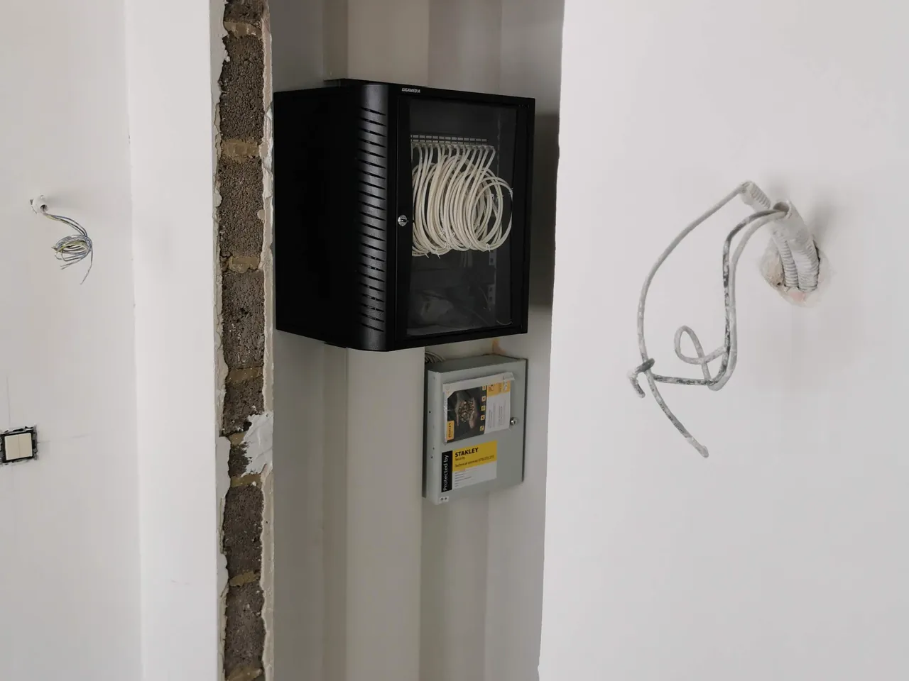 Baie de brassage et coffret de communication installés par Ets Coekaerts